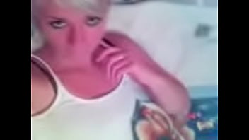 Сама себя снимает