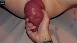 Amatorska, wytatuowana para gejów uprawia brutalny fisting analny i masturbację