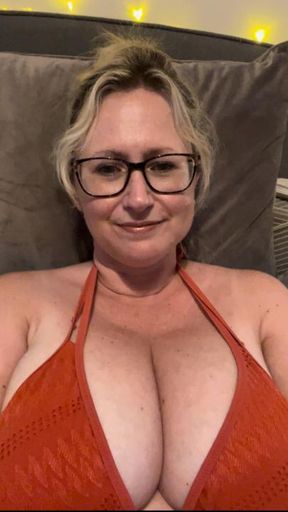 Super horny & playful - 1 MILF, 2 dildos & a vibrator 😈