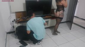 Desperate Housewife seduces tech for attention - Big Ass Doggy Style