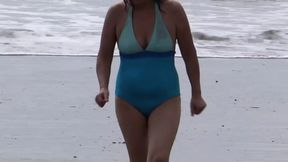 I wake up very hot on the beach and I need sex, I go out to look for a guy to fuck me