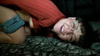 Schmutzige Hure lutscht Schwanz vor widerlichem Anal-Creampie