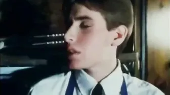 Retro amateur twinks enjoy bareback anal and blowjob in vintage hardcore scene