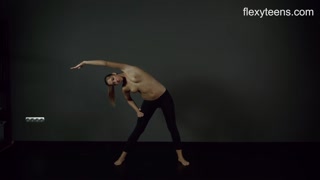 FlexyTeens - Zina shows flexible nude body