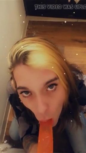 Classy TS Shemale enjoys herself