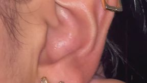 Primer plano de mi oreja