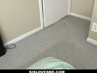 SisLovesMe - Hawt Step-Sis Needs A Helping Hand