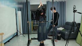 My Girlfriend Is Fixed to a Metal Stand, Tickling Her