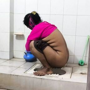 I see my aunty going to the bathroom and I started fucking her ass