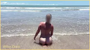 Wifey goes nude at public beach