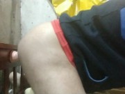 Argentino jugando con un dildo