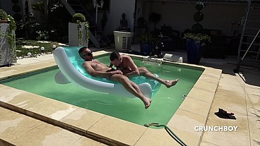 JIMY baisé sans capote par la grosse bite de fred