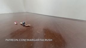 Slow Motion - Giantess Causes Earthquake Panic Among Tinies