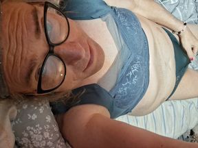 Old ugly tranny with dildo