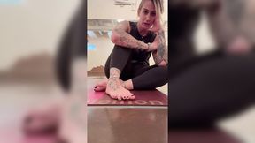 Yoga Instructor Allows You To Adore Her Stunning, Mature Footses Post-Session