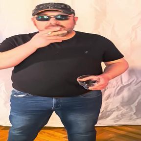 Dressed up with Cool Sunglasses, Treat Yourself to a Hot Piss
