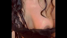 estudante universit&aacute_ria muito fofa (21) que quer ser uma locutora e uma ex-aluna do grupo de pesquisa de publicidade foram filmadas em um encontro noturno!