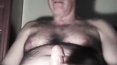 Segone Lungo Col Cazzo in Primissimo Piano Con Una Bela Goccia Di Precum