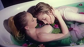 Looking-good And Doggystyle Video - Athena Rayne And Verronica Kirei