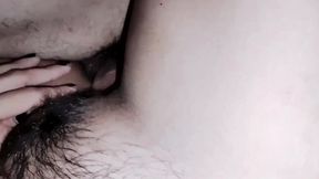 una teen estudiante aprende a follar con un viejo saliendo de clases - alumna real recibiendo una vieja polla, casero real, no fingido