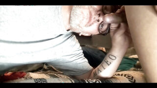 Молодые парни-любители, большой член трахают в задницу