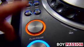 Bored twink plays with his toy and jerks off until he cums