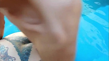 COJIENDO HERMOSO EN LA PILETA ME DEJA EL CULO COMO UNA FLOR