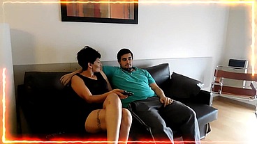 AHOGADA DE TANTA PIJA EN LA GARGANTA Y AL DESPERTAR SE COJE AL MEDICO QUE LA ATIENDE, NO TIENE LIMITE LA PUTA NO PARA NUNCA , QUIERE VERGA COMO SEA