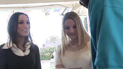 Amber Rayne & Aurora Snow are sharing dude's BBC in 3some