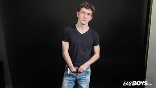 Solo wondrous dude Alan McKenzie display his teenie assets