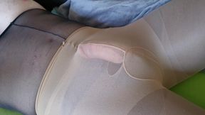 Cumshot in pantyhose