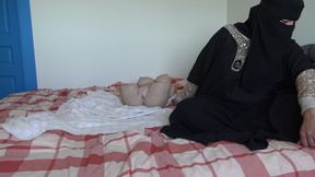 Pakistani stepmother gives sexual education to her virgin stepson