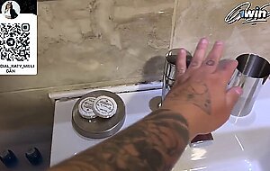 Katy milligan, putana marina made the wrong floor, but still gave herself a fuck