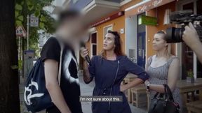 HITZEFREI Sexy blonde finds random guy on street