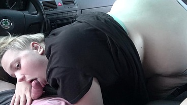 Pawg babe sucks cock in car