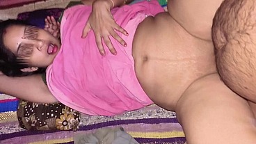 My cute stepsister invited me for fucking in midnight when she was alone her bedroom, hindi sex