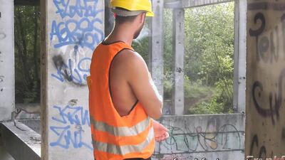 Watch Wimp Deepthroat Construction Worker gag on his meat and take a massive facial