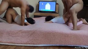 Hijastras y amiga compartidas por padrastros pervertidos secretos de la familia