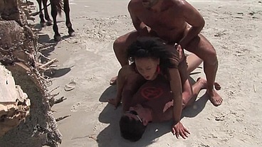 Druuna Diva Takes Dick On The Sandy Beach