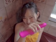 パイパン美女とお風呂で発情状態♡悪戯でおまんこにバイブ挿入（日本人素人）목욕탕에서 발정기에 있는 일본의 아름다운 여자♡일본 아마추어
