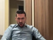 me corro muy bestia en el baño