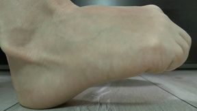 Orange toe wiggling (Part 2) MP4 FULL HD 1080p