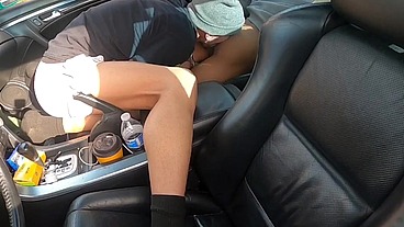 Dando gostoso dentro do carro, pauzudo playboy metendo gostoso até encher meu rabão se leite.
