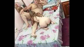 NOVINHA QUE GOSTA DE REBOLA NA VARA DO COROA