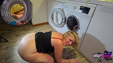 Défonce anal la tête dans la machine a laver