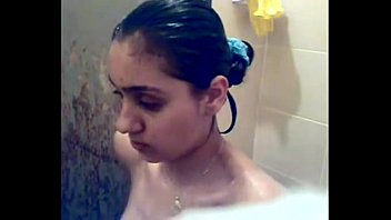 Hot &amp_ Sexy Pakistani Girl Showing Boob - XVIDEOS.COM