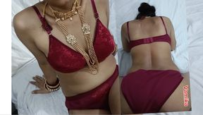 Gorgeous bhabhi in Red bikni is looking more sexy