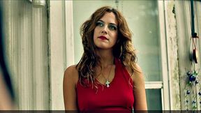 Riley Keough striptease