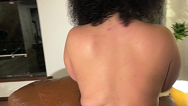 A menina trans gostosa Sofie, mostrando suas curvas e seu grelão suculento, vem provar o leitinho dela