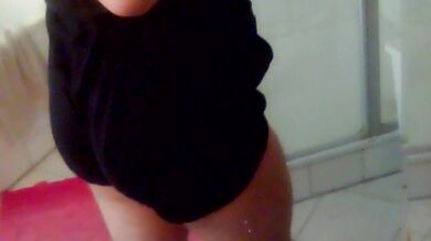 Big Teenie Ass in black hotpants (I get nudes in Snapchat)